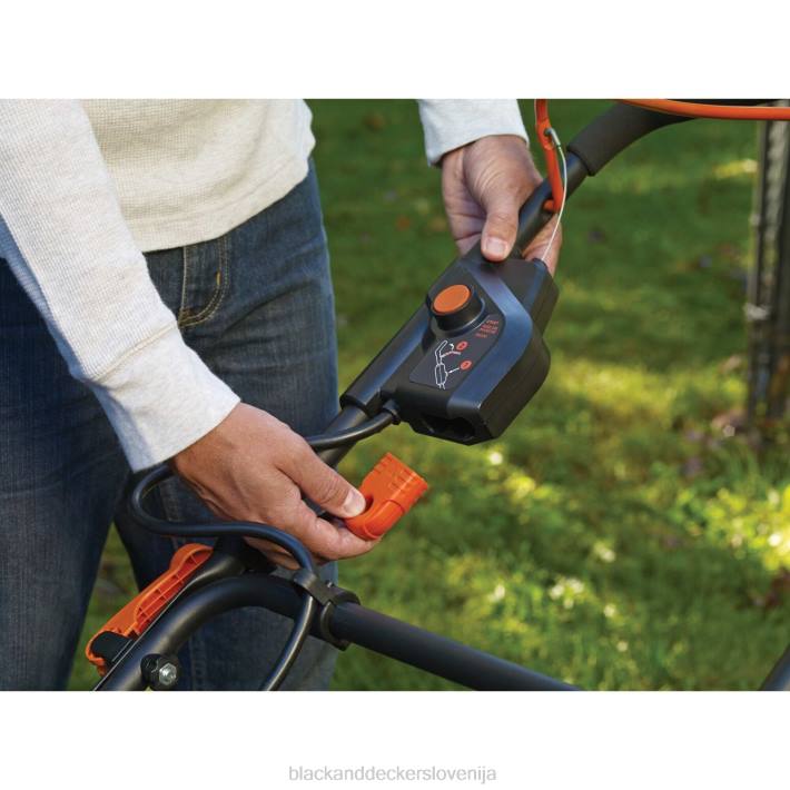 BLACK+DECKER 40v max akumulatorska kosilnica z baterijo in polnilcem priložena 8B2Z422 na prostem