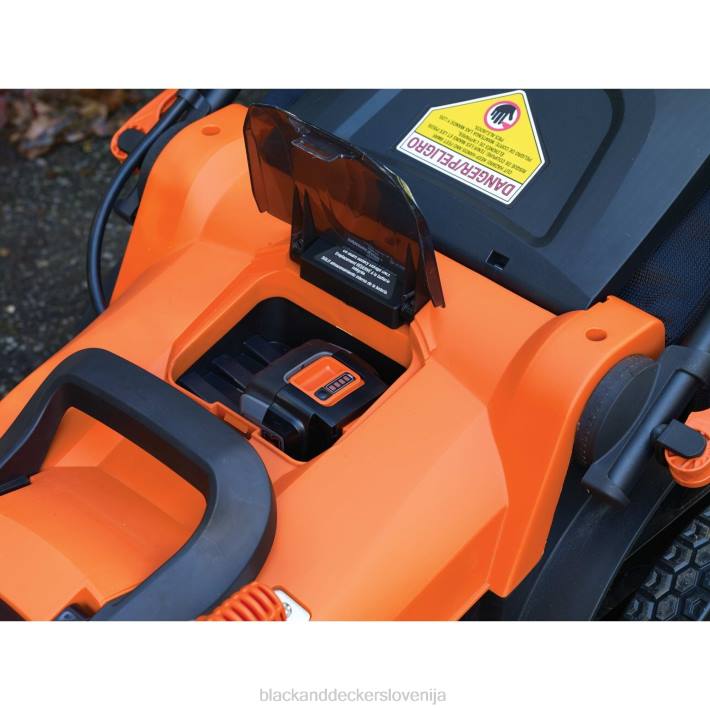 BLACK+DECKER 40v max akumulatorska kosilnica z baterijo in polnilcem priložena 8B2Z422 na prostem