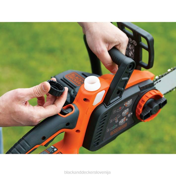 BLACK+DECKER 40v max akumulatorska verižna žaga 12-palčna 8B2Z390 na prostem