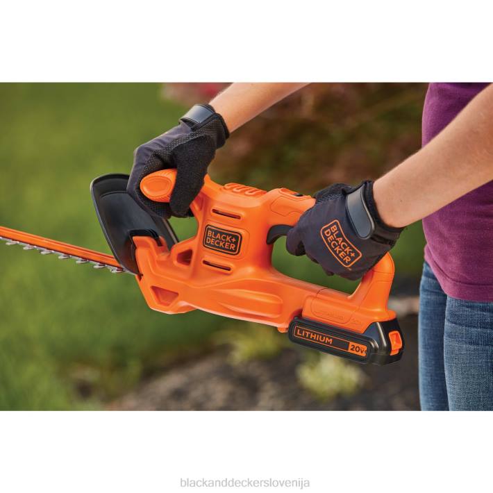 BLACK+DECKER Priložena baterija in polnilec za akumulatorske škarje za živo mejo največ 20 V 8B2Z502 na prostem