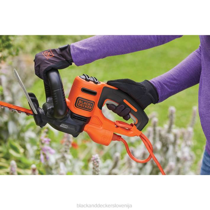 BLACK+DECKER škarje za živo mejo z električnim žaginim listom 22-col 8B2Z509 na prostem