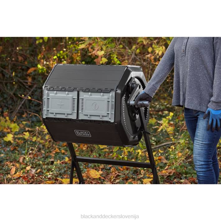 BLACK+DECKER vrtljivi kompostnik z dvema komorama 40 galon 8B2Z410 na prostem