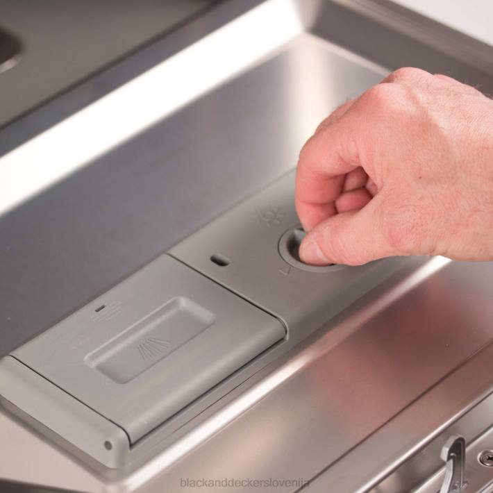 BLACK+DECKER Kompakten namizni pomivalni stroj s 6 pogrinjki 8B2Z461 na prostem