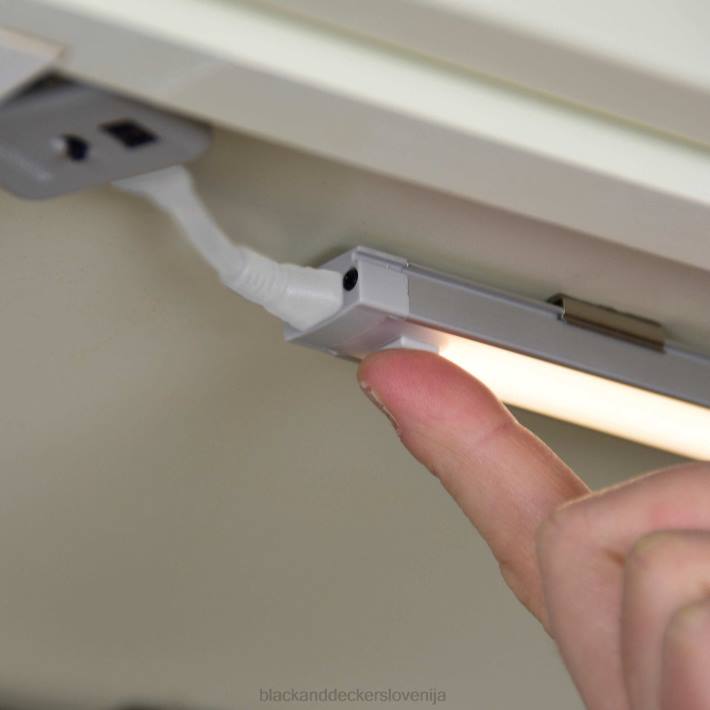 BLACK+DECKER 1-palični LED komplet za osvetlitev pod omarico 8B2Z703 orodja